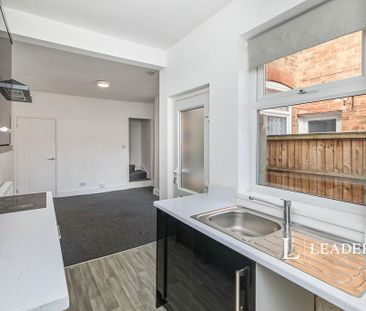 3 bedroom terraced house to rent - Photo 6