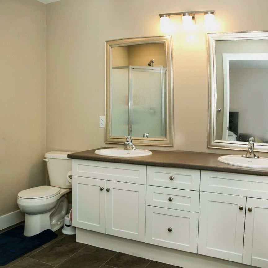 For Lease - 1960 DALMAGARRY Road Unit# 133, London North, Ontario - Photo 1