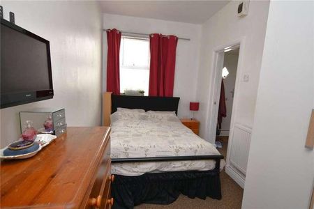 High Street, Shoeburyness, Essex, SS3 - Photo 4