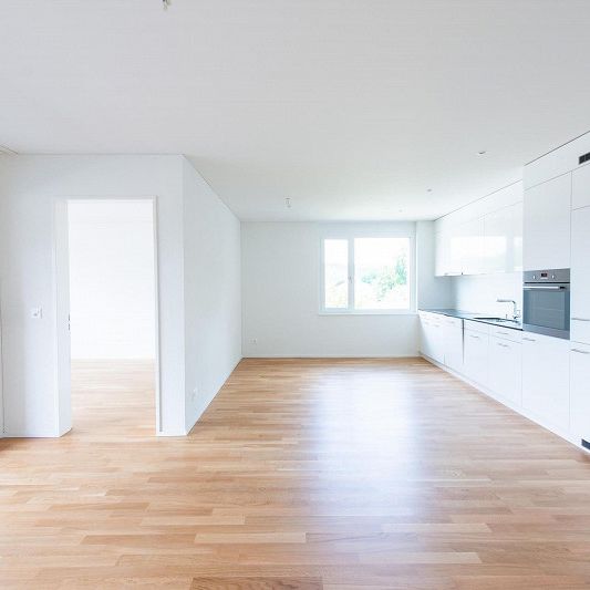 Grosszügige 3.5 Attikawohnung in Weisslingen mit grossem Balkonen - Photo 1