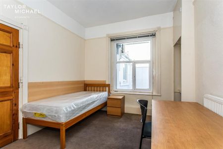 1 bedroom in a house share to rent - Photo 4