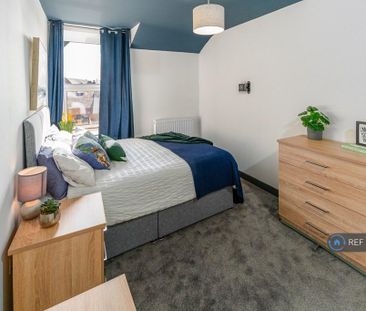 1 bedroom in a house share to rent - Photo 2