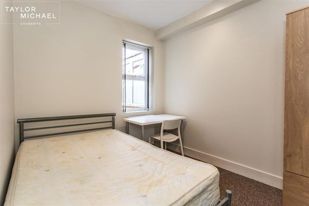 6 bedroom terraced house to rent - Photo 1