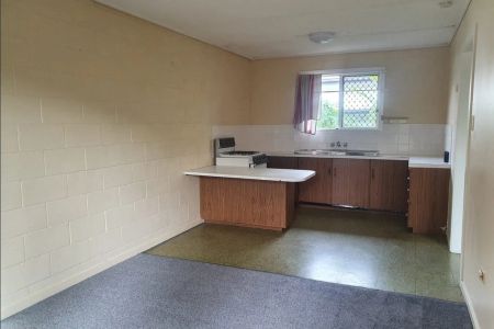 Ground Floor Unit with Private Courtyard - Photo 2