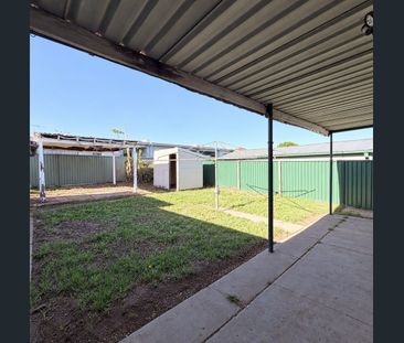 4-Bedroom Family Home in Prime Canley Heights Location! - Photo 6