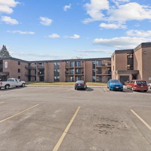 Sheldon Ave Apartments - Photo 2