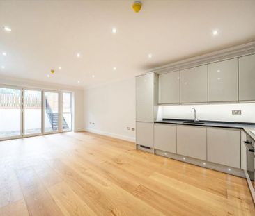 3 bedroom flat to rent - Photo 5