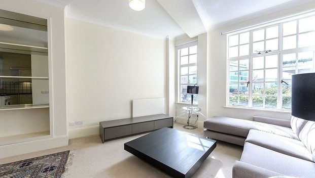 5 bedroom mansion flat with 2 receptions and 2 bathrooms in St. Johns Wood, NW8 - Photo 1