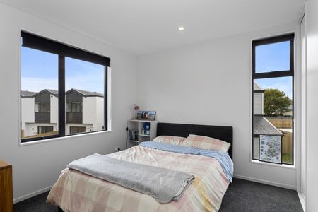 Modern 3 Bedroom Townhouse in Sydenham - Photo 4