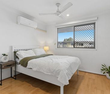 Contemporary Townhouse Living in Coopers Plains – Stylish 2-Bedroom... - Photo 2