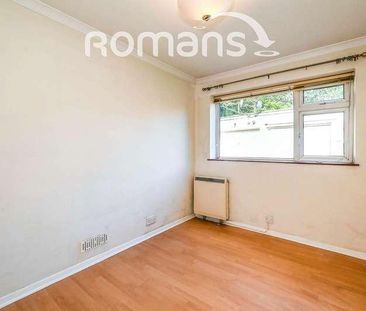 Lyon Road, Crowthorne, RG45 - Photo 2