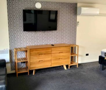 44G Dundas- Available Now. Viewing Friday 13th February at 12pm. - Photo 2