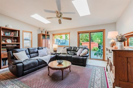 For Lease - 79 Parkhurst Boulevard, Toronto, Ontario - Photo 3