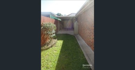 Spacious and Modern Living at 13 Royal Place, South Morang - Photo 5