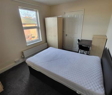1 bedroom Flat To Let - Photo 4