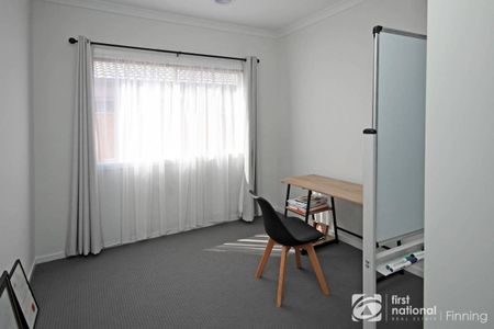 Modern 4 Bedroom Home - Photo 3