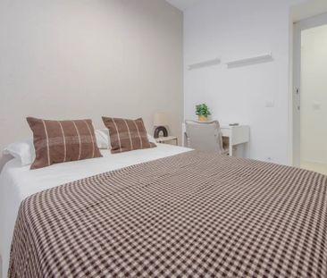 Plaza de Santa Teresita, Madrid, Community of Madrid 28011 - Photo 2