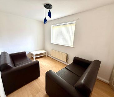 1 bedroom in a house share to rent - Photo 2