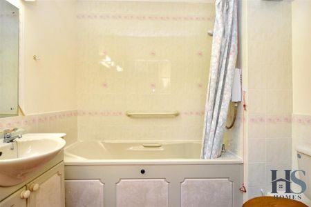 2 bedroom retirement property to rent - Photo 5