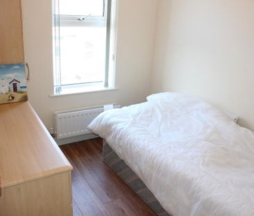 8 Enfield Street (STUDENT LET), Portstewart, BT55 7AL - Photo 4