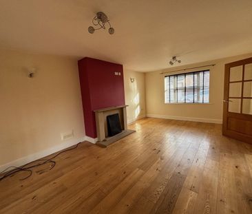 PETERBOROUGH - Photo 2