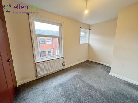 2 bedroom terraced house to rent - Photo 3