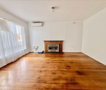 Family home in perfect Location -Unmatched Convenience & Lifestyle - Photo 1