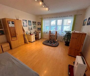 Helle 3 Zimmer Wohnung im Erdgeschoss mit großer Terrasse und Garten! - Photo 1