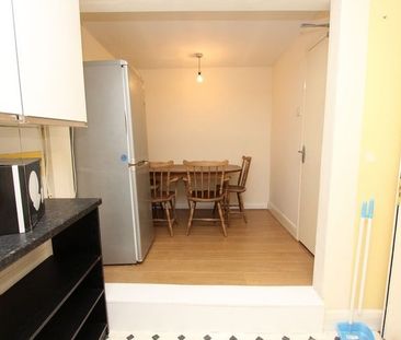 Room in a Shared Flat, Roman Road, E3 - Photo 1