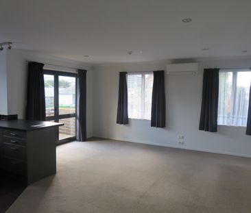 Live right in the heart of the city. - Photo 2