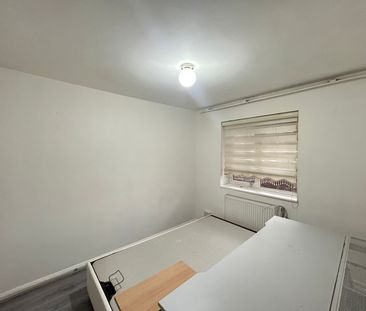 2 Bed Maisonette, The Weymarks, N17 - Photo 3