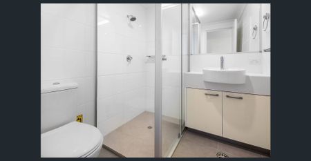 Modern Two-Bedroom Apartment in Prime Auchenflower Location - Photo 3