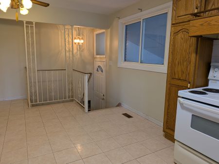 For Lease - 242 Millen Road, Hamilton, Ontario - Photo 5