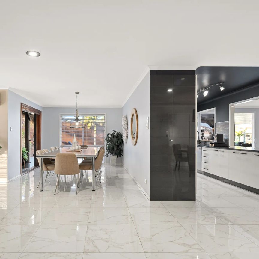 Luxury Waterfront Living in Sought-After Newport CONTACT JULIE SYKES 0438 050 110 - Photo 1