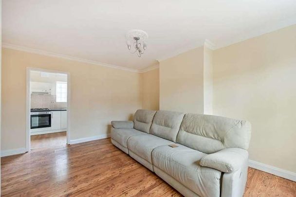 Swan Road, Hanworth, TW13 - Photo 1