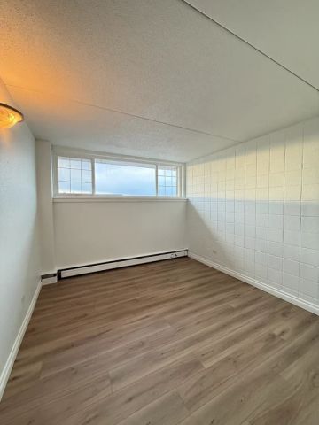 2 Bedroom - Photo 2