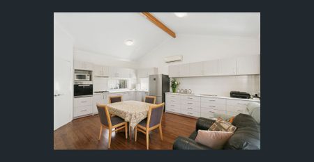Family Living with Bonus Granny Flat in a Leafy Mount Pleasant Street - Photo 3