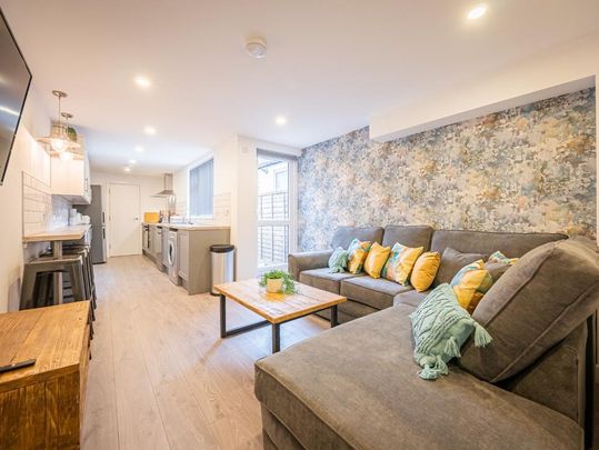 5 bedroom semi-detached house to rent - Photo 1