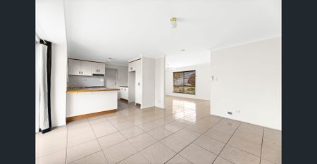 Warm and Welcoming Family Home in Glenvale - Photo 4
