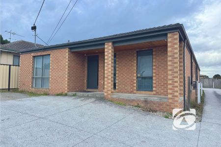 STUDIO ROOMS FOR LEASE – 'FURNISHED & UTILITIES/WIFI INCLUDED' - Photo 4