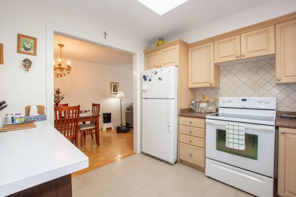 **BEAUTIFUL** 3 Bedroom Main Unit in St. Catharines!! - Photo 1