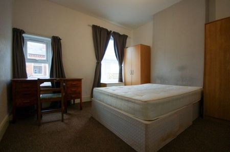 3 bedroom terraced house to rent - Photo 3