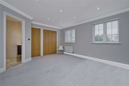 A modern semi-detached family home finished to a high standard - Photo 3