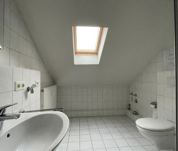 Mietwohnung in Erlangen - Gemütliche Dachgeschoss-Wohnung mit Einba... - Foto 1