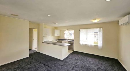 8 Walter Little Way, Flat Bush - Photo 2