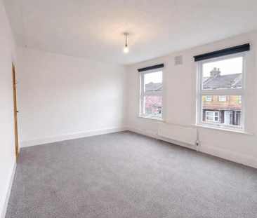 3 bedroom end of terrace house to rent - Photo 2