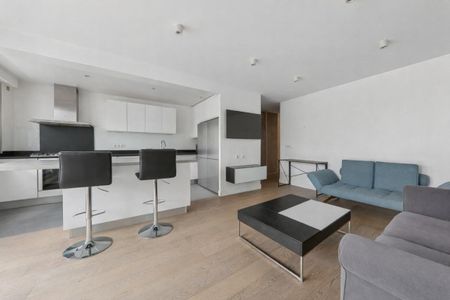 Location Appartement 3 pièces Meublé 72m² PARIS 15ème - Photo 2
