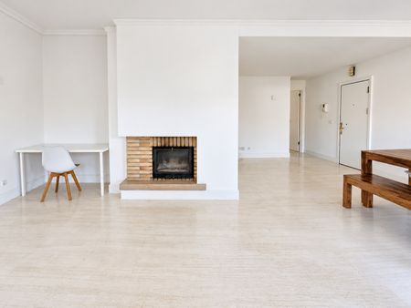 Apartamento Luminoso com Varandas em Condomínio com Piscina, a 250 m da Praia - Photo 2