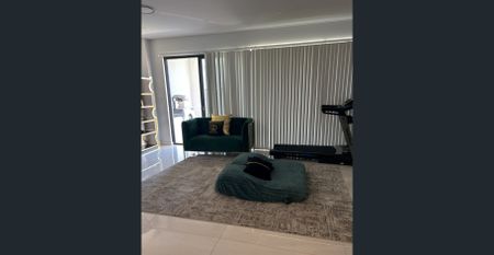 Spacious 5-Bedroom Family Home in the Heart of Pendle Hill - Photo 5