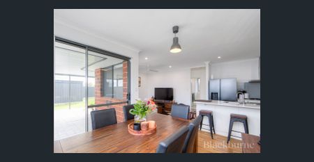 Spacious Living and Excellent Outdoor Features - Photo 3